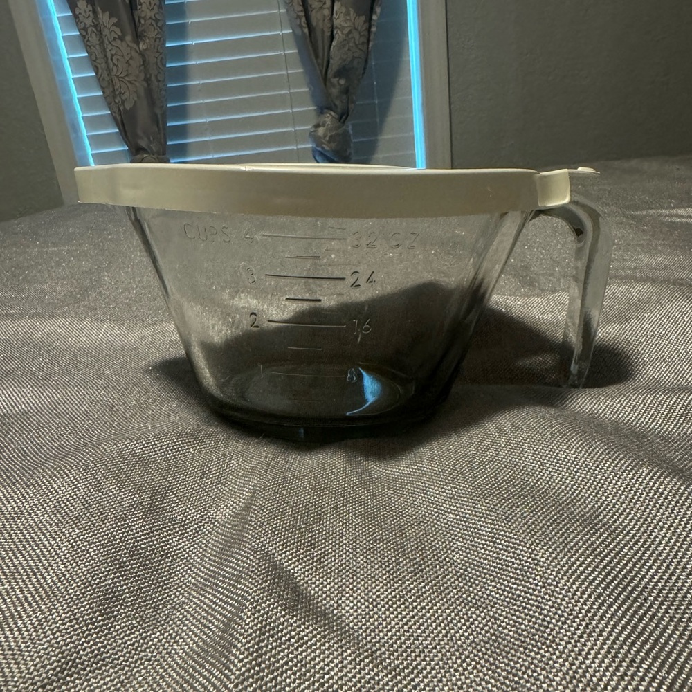 Pampered Chef White and Clear Small Mixing Bowl - Picture 2 of 3